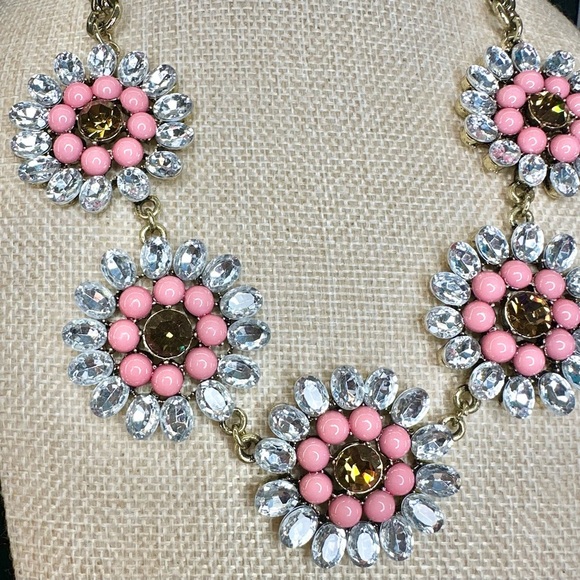 NWT Leslie Danzis Gold Tone Pink Floral Statement Necklace Large Chunky Sparkly - Picture 2 of 6